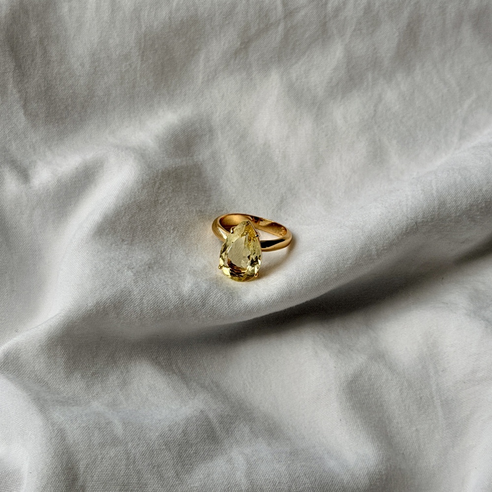 Pear Shape Travel Ring - 18k Gold - Reconstituted Yellow Diamond